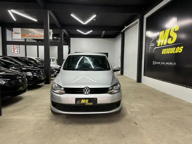 Carro Volkswagen Fox 2014 1.0 TEC (Flex) 4p