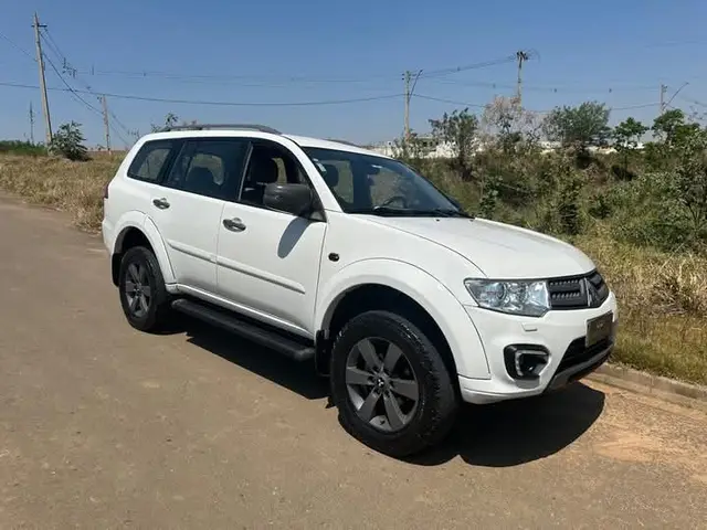 Carro Mitsubishi Pajero 2016 3.2 DI-D HPE 4WD (Aut)