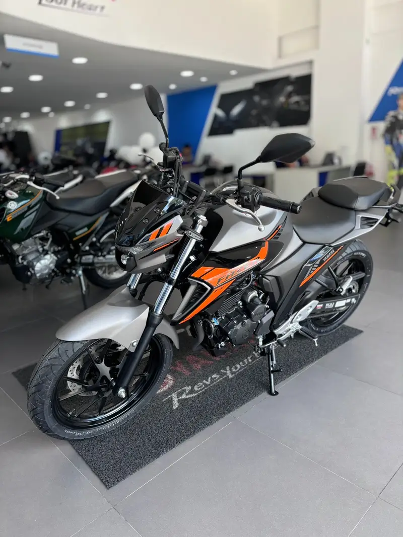 Yamaha Fazer FZ25 Connected