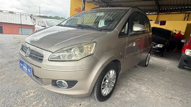 Carro Fiat Idea 2013 Attractive 1.4 8V (Flex)