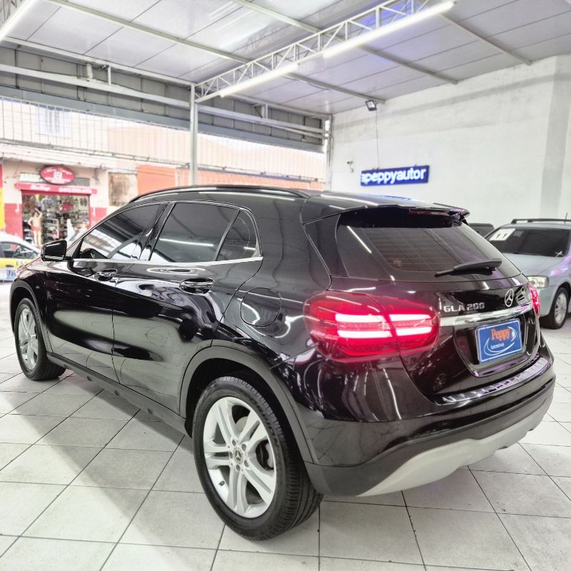 Mercedes-Benz GLA 200