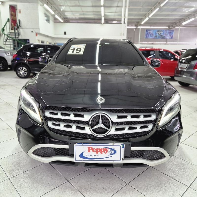 Mercedes-Benz GLA 200