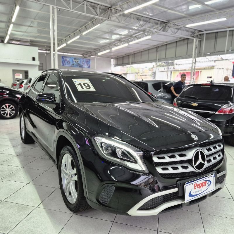 Mercedes-Benz GLA 200