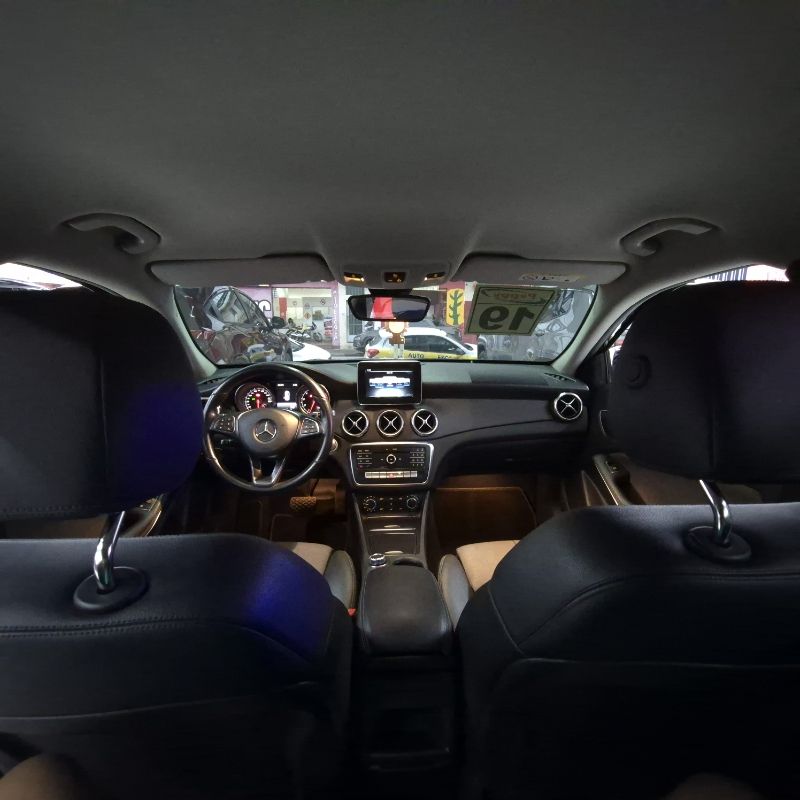 Mercedes-Benz GLA 200