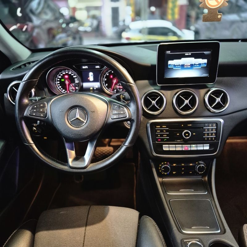 Mercedes-Benz GLA 200