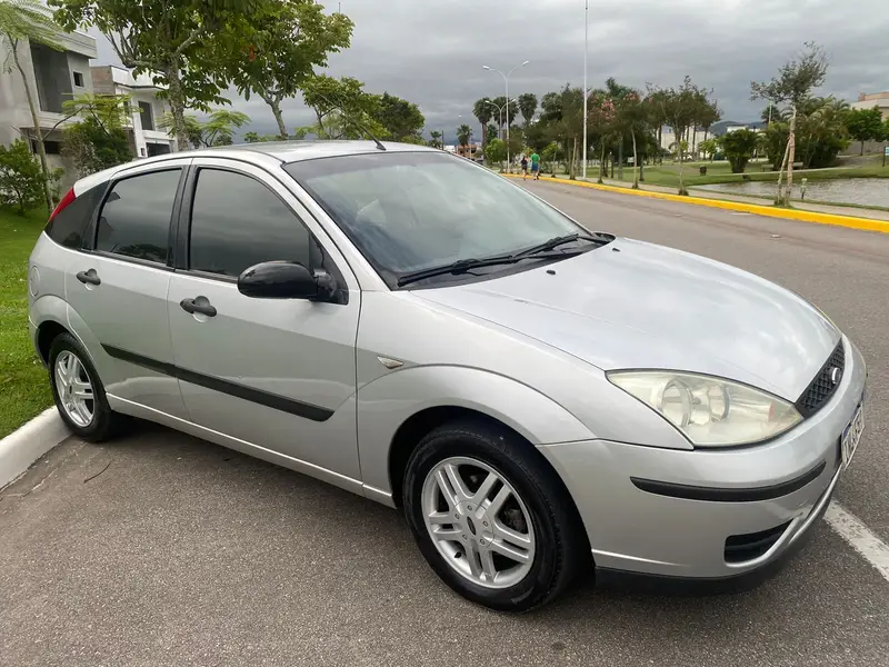 Ford Focus Hatch GLX 2.0 16V Duratec