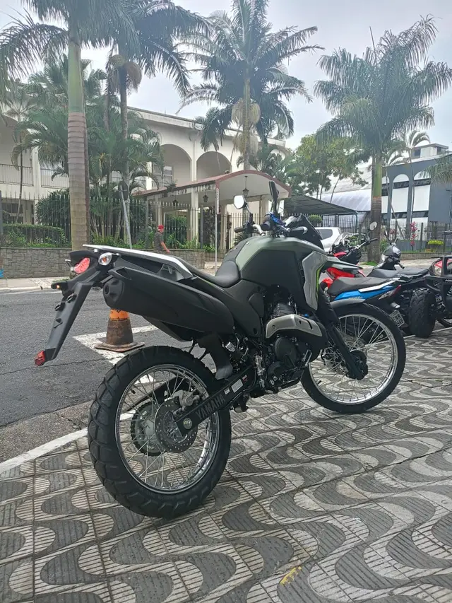 Moto Yamaha XTZ 250 Lander 2025 Connected