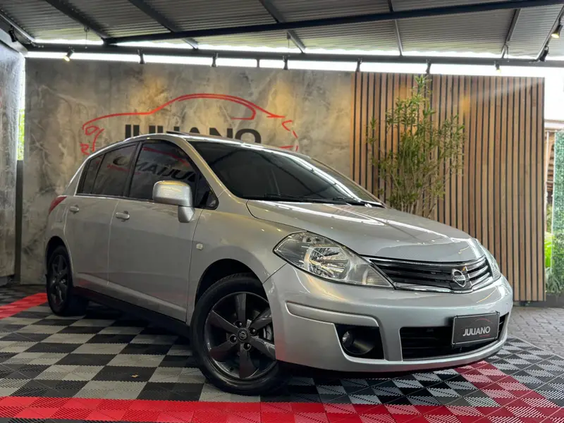 Nissan Tiida SL 1.8 (flex) (aut)