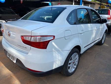 Grand Siena Essence 1.6 16V (Flex)
