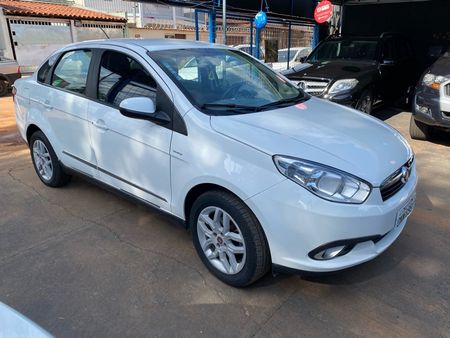 Grand Siena Essence 1.6 16V (Flex)