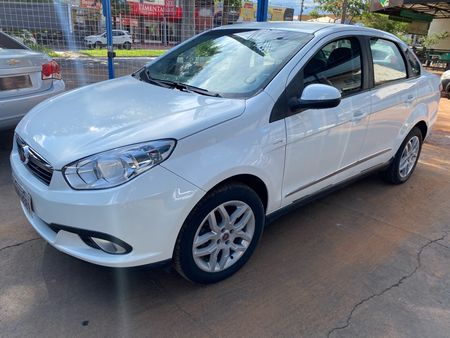 Grand Siena Essence 1.6 16V (Flex)
