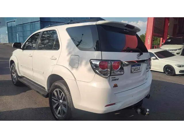 Carro Toyota Hilux SW4 2012 SRV 3.0 4X4 (7 Lugares)