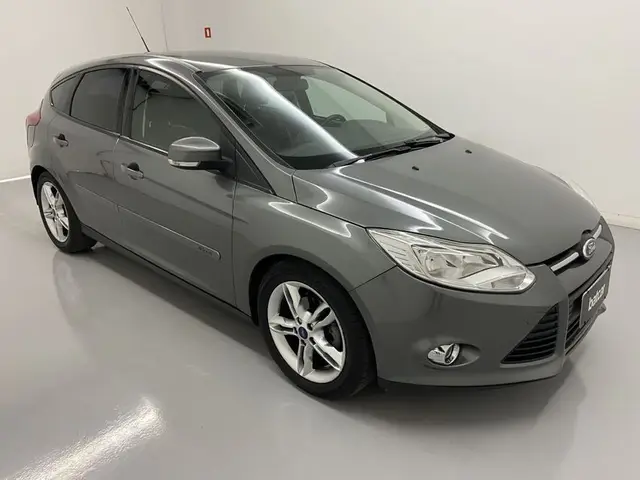 Carro Ford Focus Hatch 2015 SE 2.0 16V PowerShift
