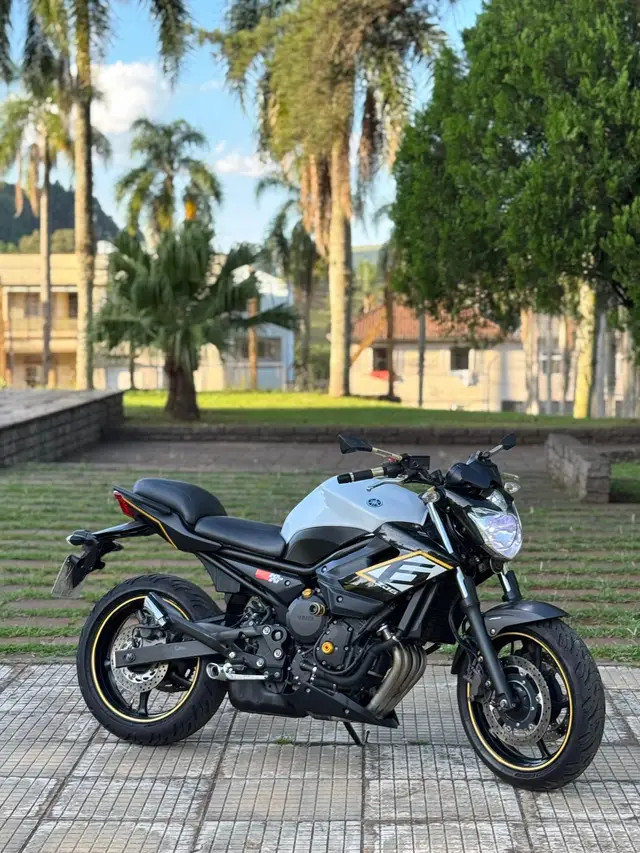 Carro Yamaha XJ6 N 2015 XJ6 N 600