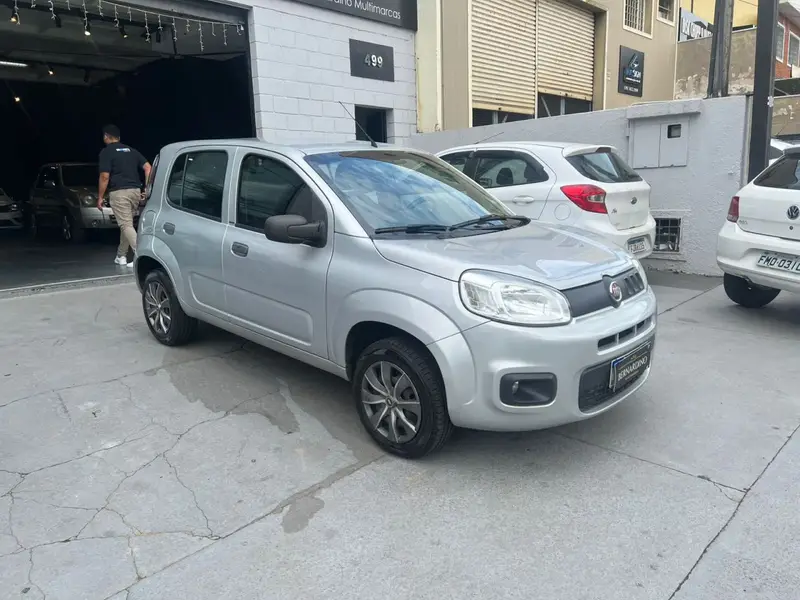Fiat Uno Attractive 1.0 (Flex) 4p