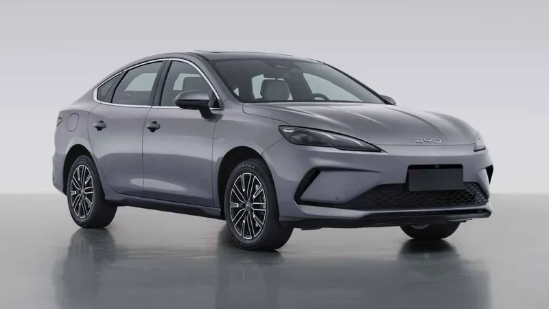 Novo BYD Dolphin sedan? Modelo revelado será dor de cabeça do Corolla