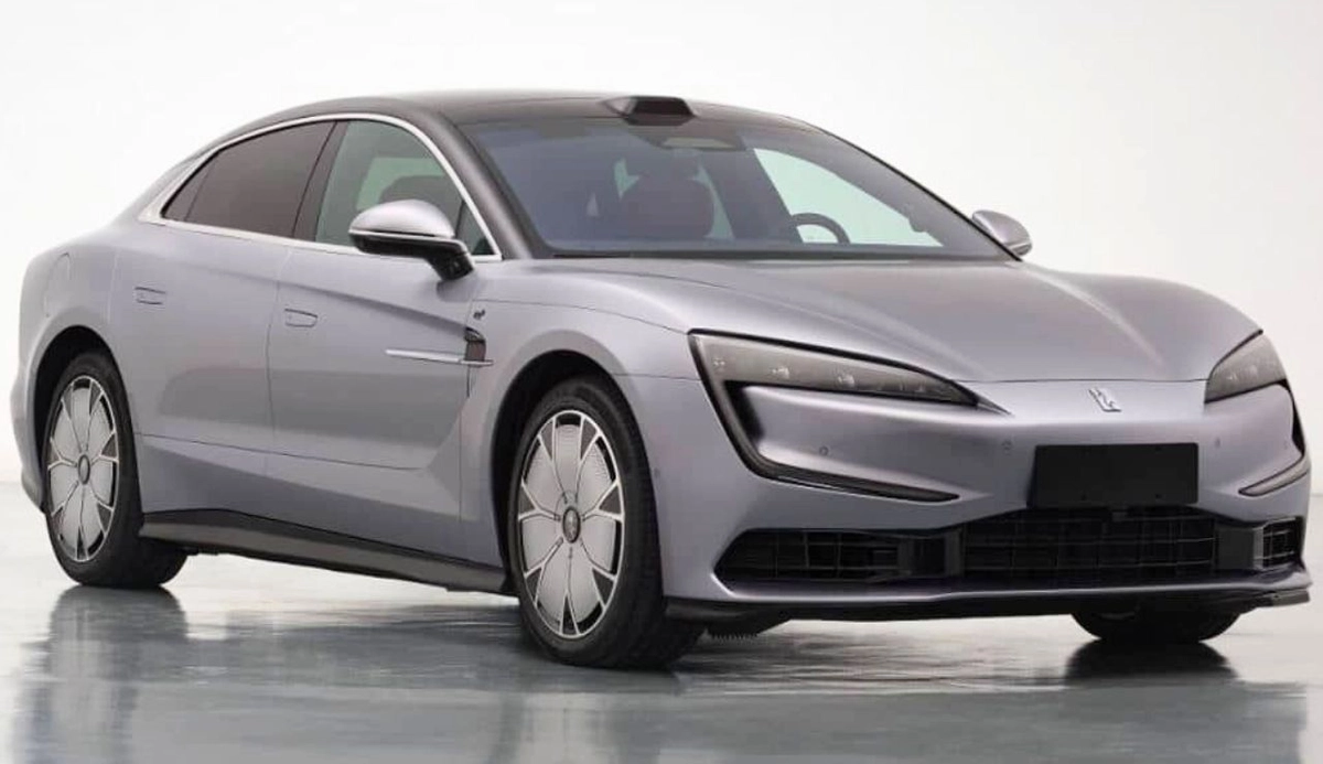 Sedan pode rodar mais de 1.000 km com uma carga na bateria a ultrapassar os 250 km/h
