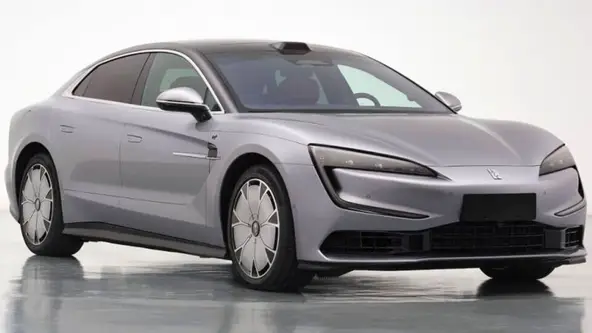 Sedan pode rodar mais de 1.000 km com uma carga na bateria a ultrapassar os 250 km/h