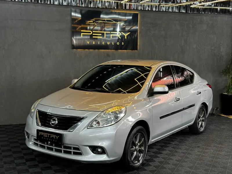 Nissan Versa 1.6 16V SL (Flex)
