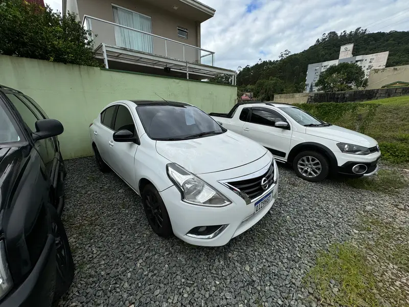 Nissan Versa 1.6 16V SL FlexStart CVT (Flex)