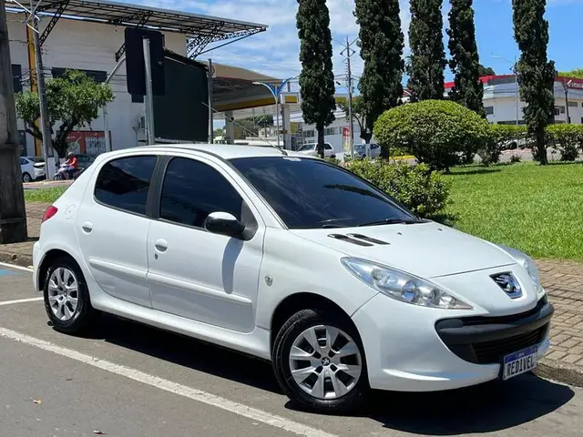 Carro Peugeot 207 2010 Hatch XR 1.4 8V (flex) 4p