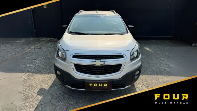 Carro Chevrolet Spin 2015 Activ 1.8 (Flex)