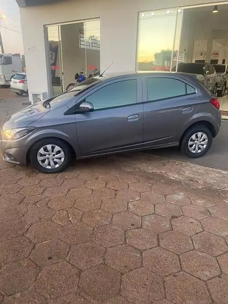 Carro Chevrolet Onix Plus 2020 JOY Plus 1.0 8V 4p Flex Mec.