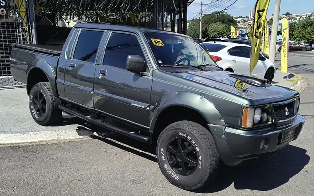 Carro Mitsubishi L200 2002 L 200 GLS 4x4 2.5 Turbo (nova série) (cab. dupla)