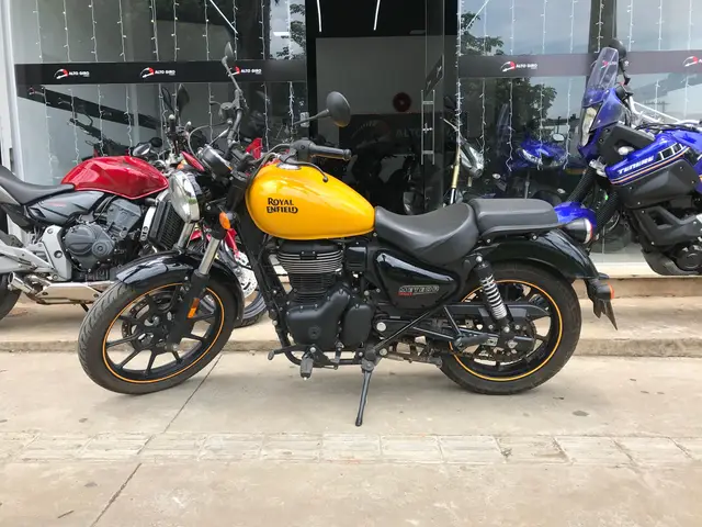 Carro Royal Enfield Meteor 350 2022 350 FIREBALL RED