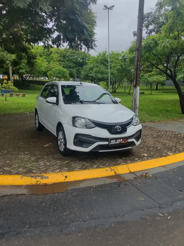 Toyota Etios X Plus 1.5 (Flex)