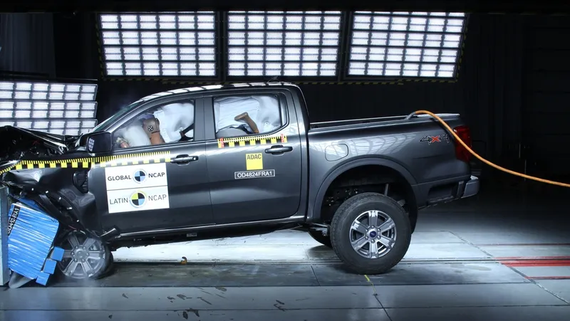 Ford Ranger gabarita teste e VW Amarok fica com três estrelas no Latin NCAP