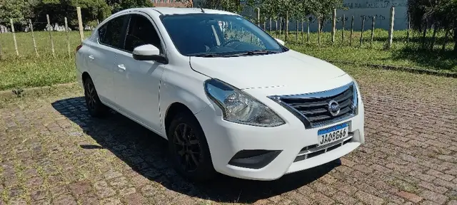 Carro Nissan Versa 2017 1.6 16V SV (Flex)