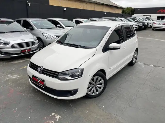 Carro Volkswagen Fox 2014 1.0 TEC (Flex) 4p