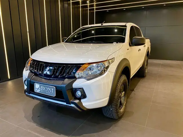 Carro Mitsubishi L200 Triton Outdoor 2022 GLS 2.4 Turbo AT 4X4