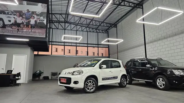 Carro Fiat Uno 2014 Sporting 1.4 8V (Flex) 4p