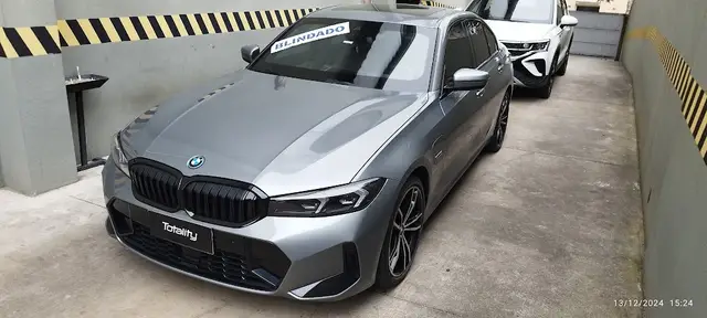 Carro BMW 330e 2023 M Sport 2.0 Turbo (Aut.) (Híb.)