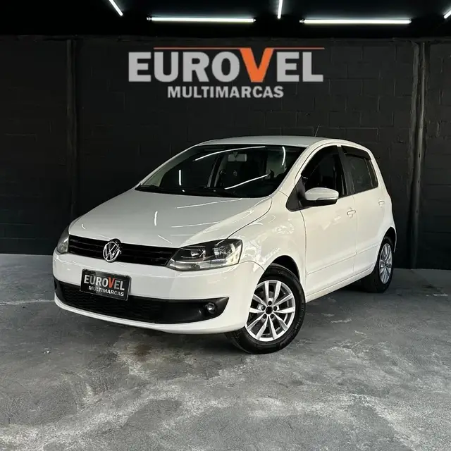 Carro Volkswagen Fox 2014 1.0 TEC (Flex) 4p