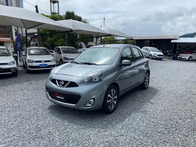 Carro Nissan March 2015 1.6 16V SV (Flex)