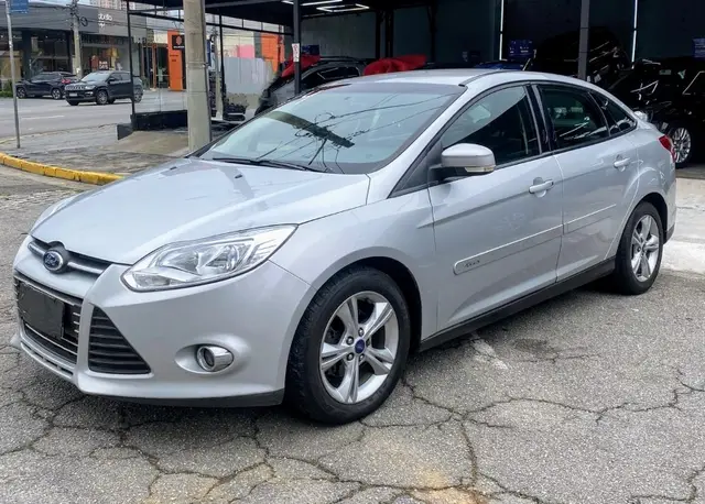 Carro Ford Focus Hatch 2014 SE Plus 2.0 16V PowerShift