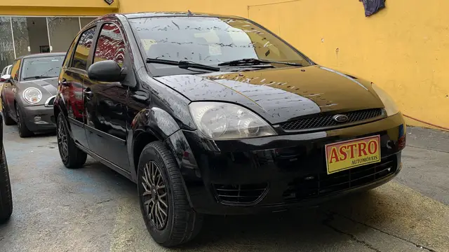 Carro Ford Fiesta Hatch 2006 Personnalité 1.0 8V