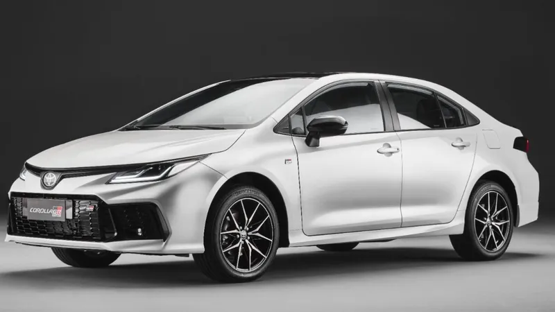 Toyota Corolla chega à linha 2025 com uma versão a menos; confira
