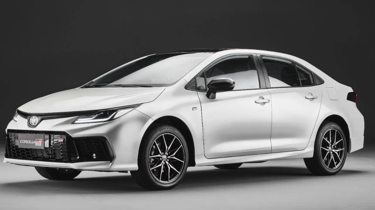 Sedan passou por atualização e agora tem apenas uma versão híbrida