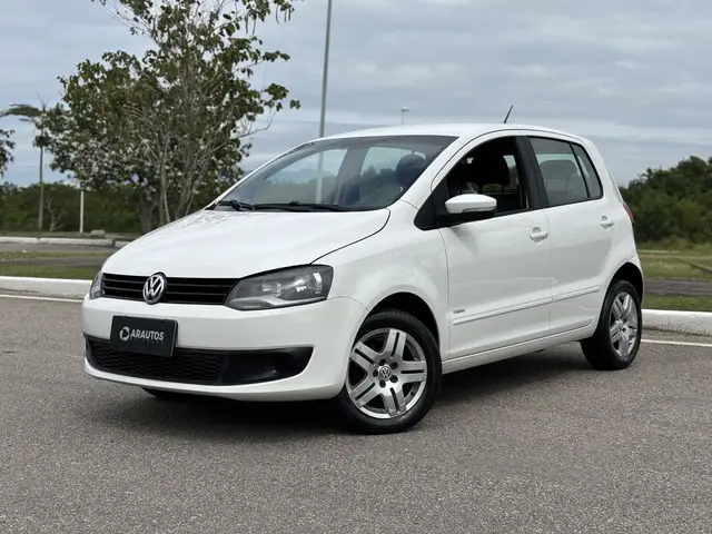Carro Volkswagen Fox 2014 1.0 TEC (Flex) 4p