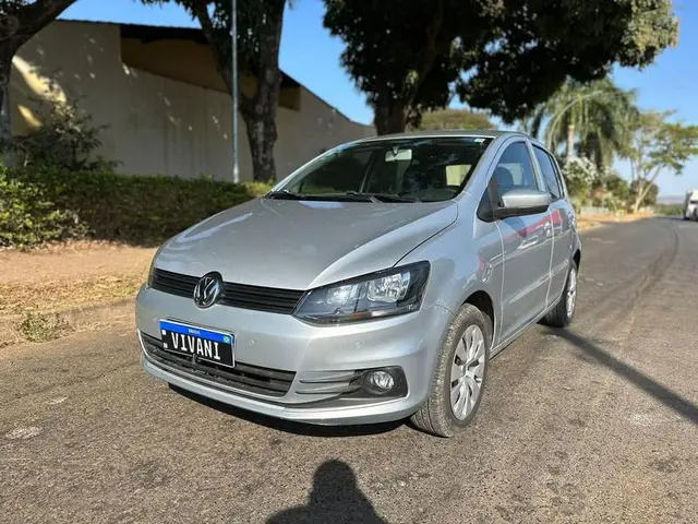 Carro Volkswagen Fox 2015 Trendline 1.0 TEC (Flex)