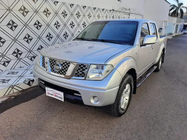 Carro Nissan Frontier 2012 XE 4x2 2.5 16V (cab. dupla)