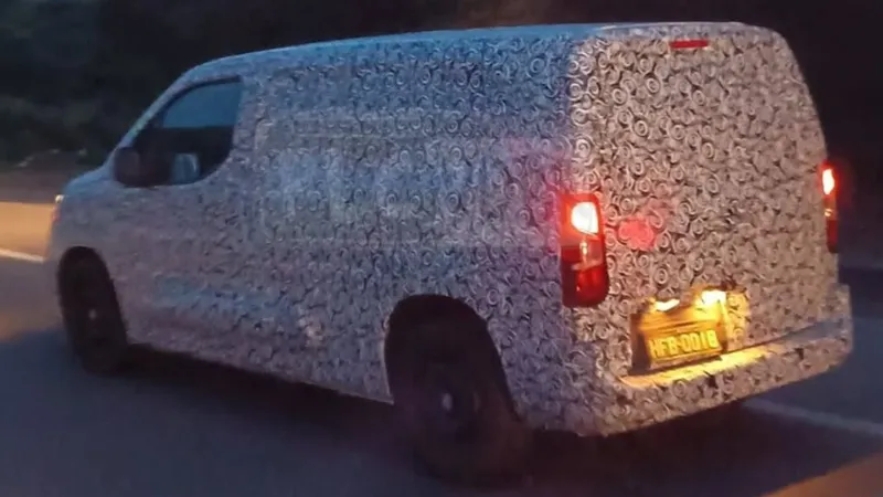 Flagra: Novo Fiat Doblò roda no Brasil em testes
