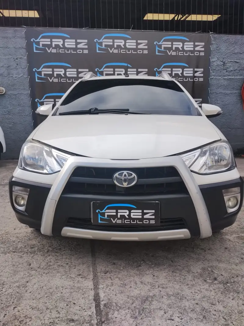 Toyota Etios Cross 1.5 (Aut) (Flex)