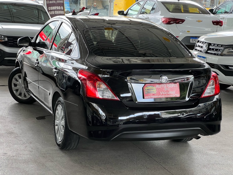 NISSAN VERSA