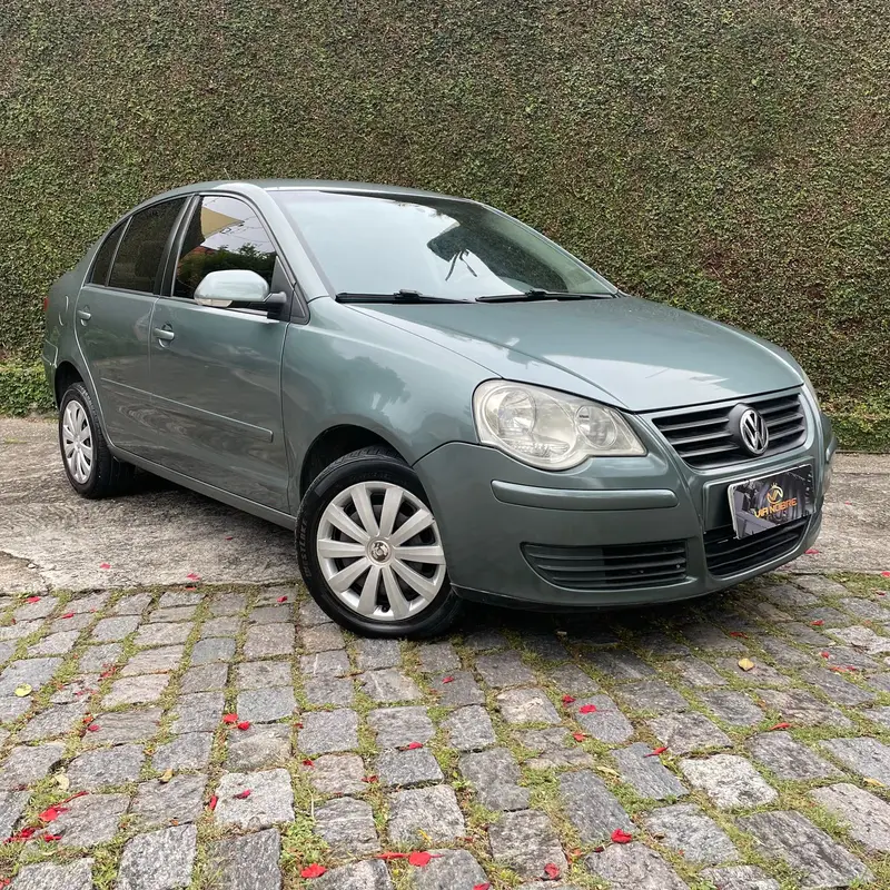 Volkswagen Polo Sedan 1.6 8V (Flex)