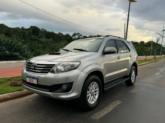 Carro Toyota SW4 2015 Hilux  3.0 TDI 4x4 SRV 5L